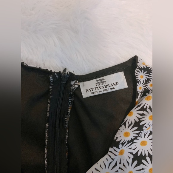 NEW White Daisy Summer Dress - Picture 3 of 3